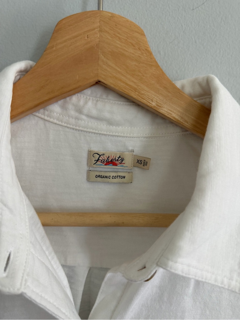 Faherty Sunwashed Knit Shirt in Washed White 100% Organic Cotton XS - Picture 2 of 5